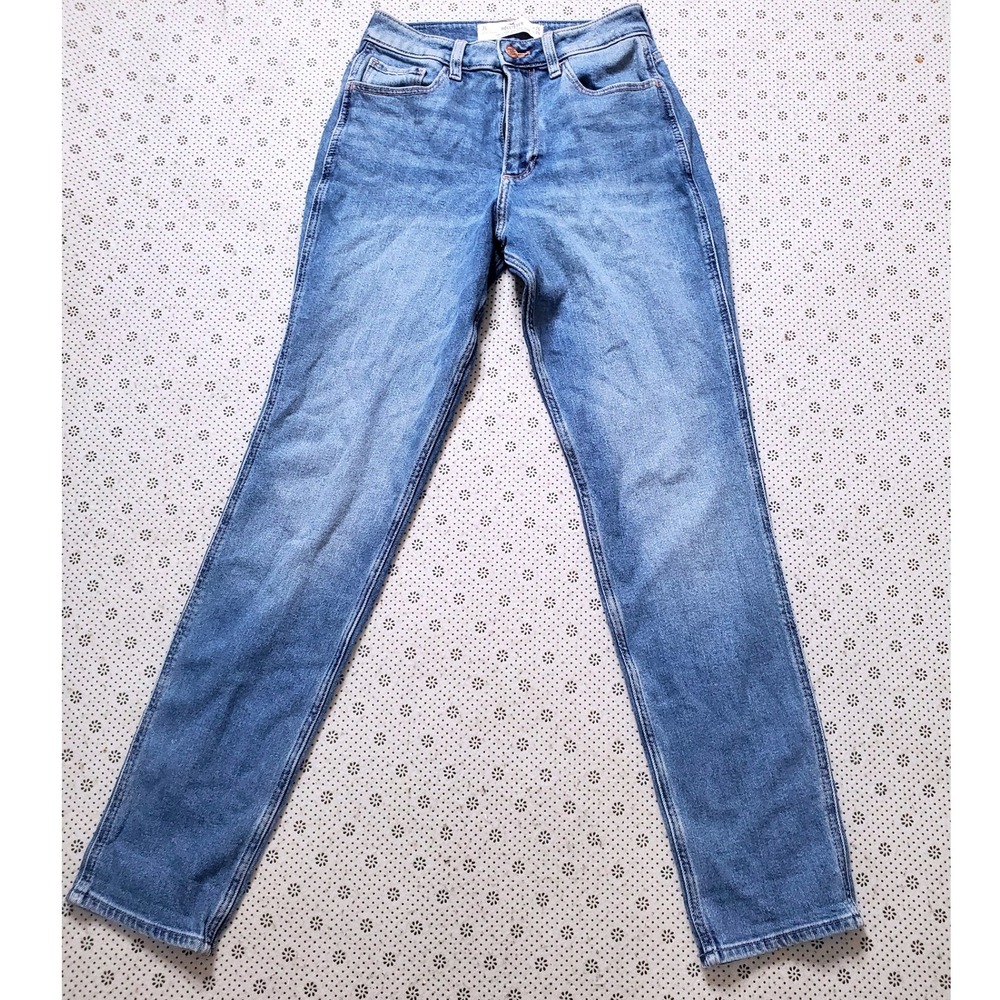 NWT Hollister Curvy High-Rise Mom Jeans W26 L29 Vintage Stretch Denim‎ Blue